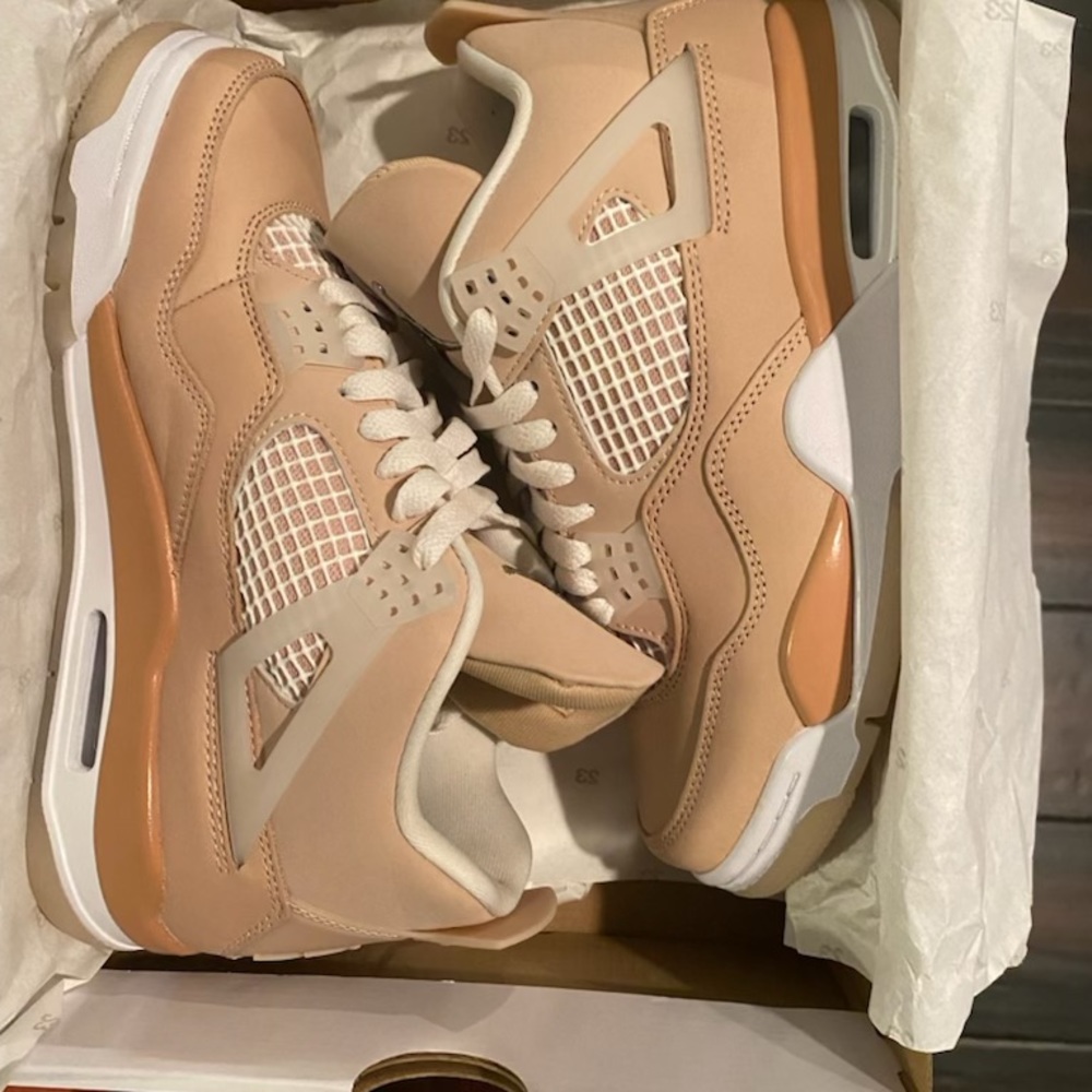 Air Jordan 4 retro, size 6.5 Womens